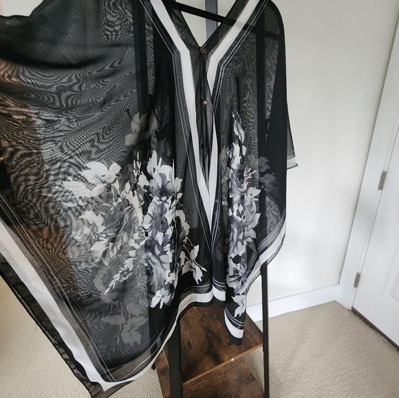 Black Wrap - Picture 1 of 9